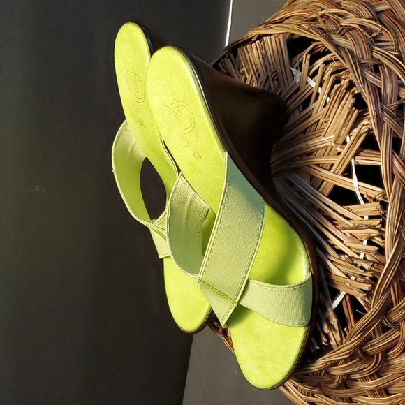 New Directions Lime green fabric wedges size 8.5 - Picture 4 of 8